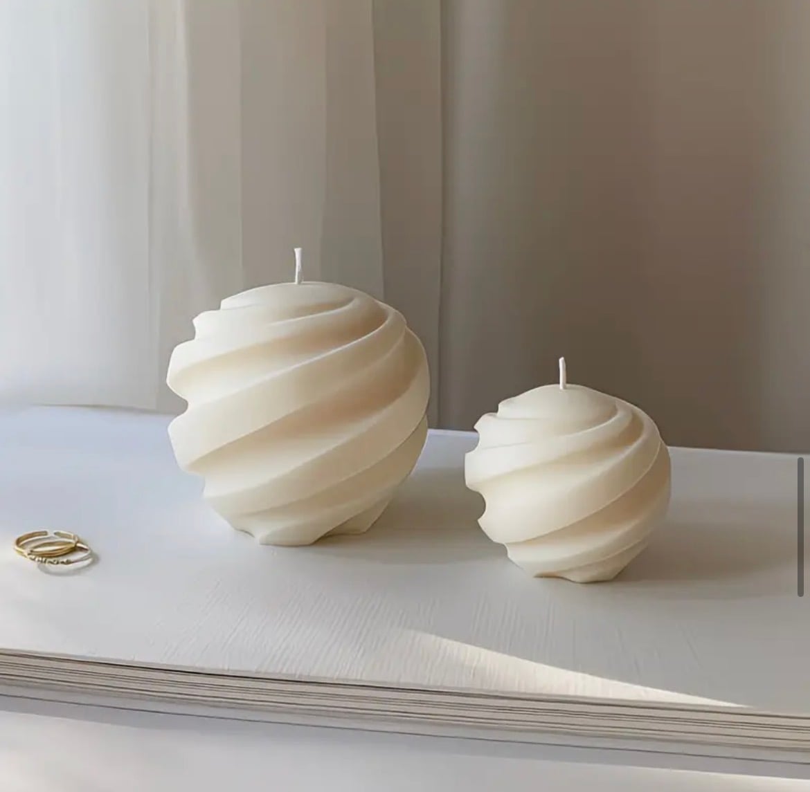 Swirl-carved sphere candles