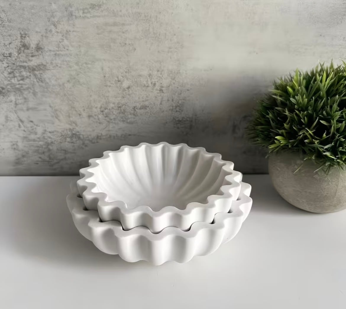 Frilled ruffle-rim plaster bowls nested in three sizes